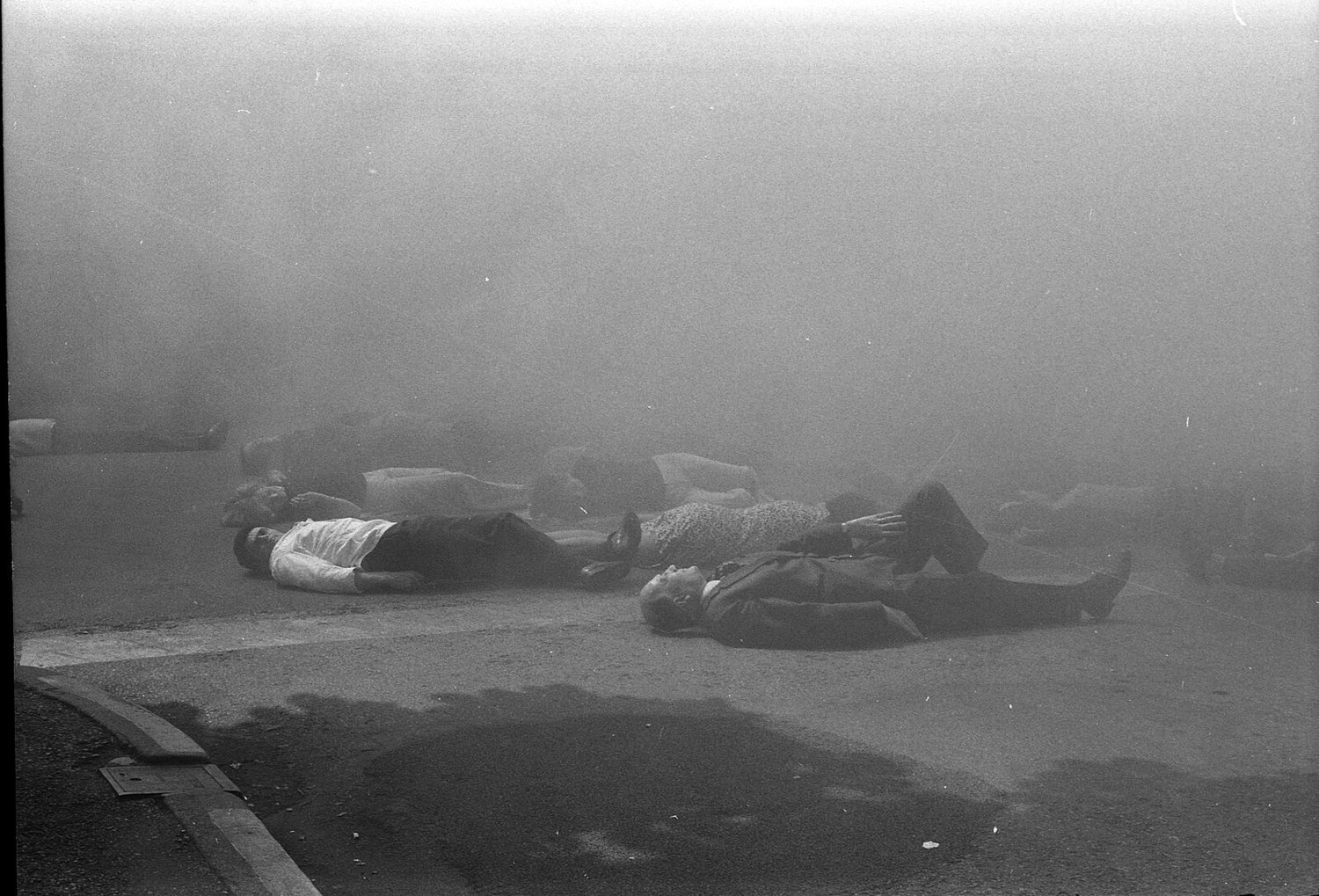 http://problemata.huma-num.fr/omeka_beta/files/large/2682/7_17.05.73_Mazamet_ville_morte_[1973]_-_53Fi1271.jpg